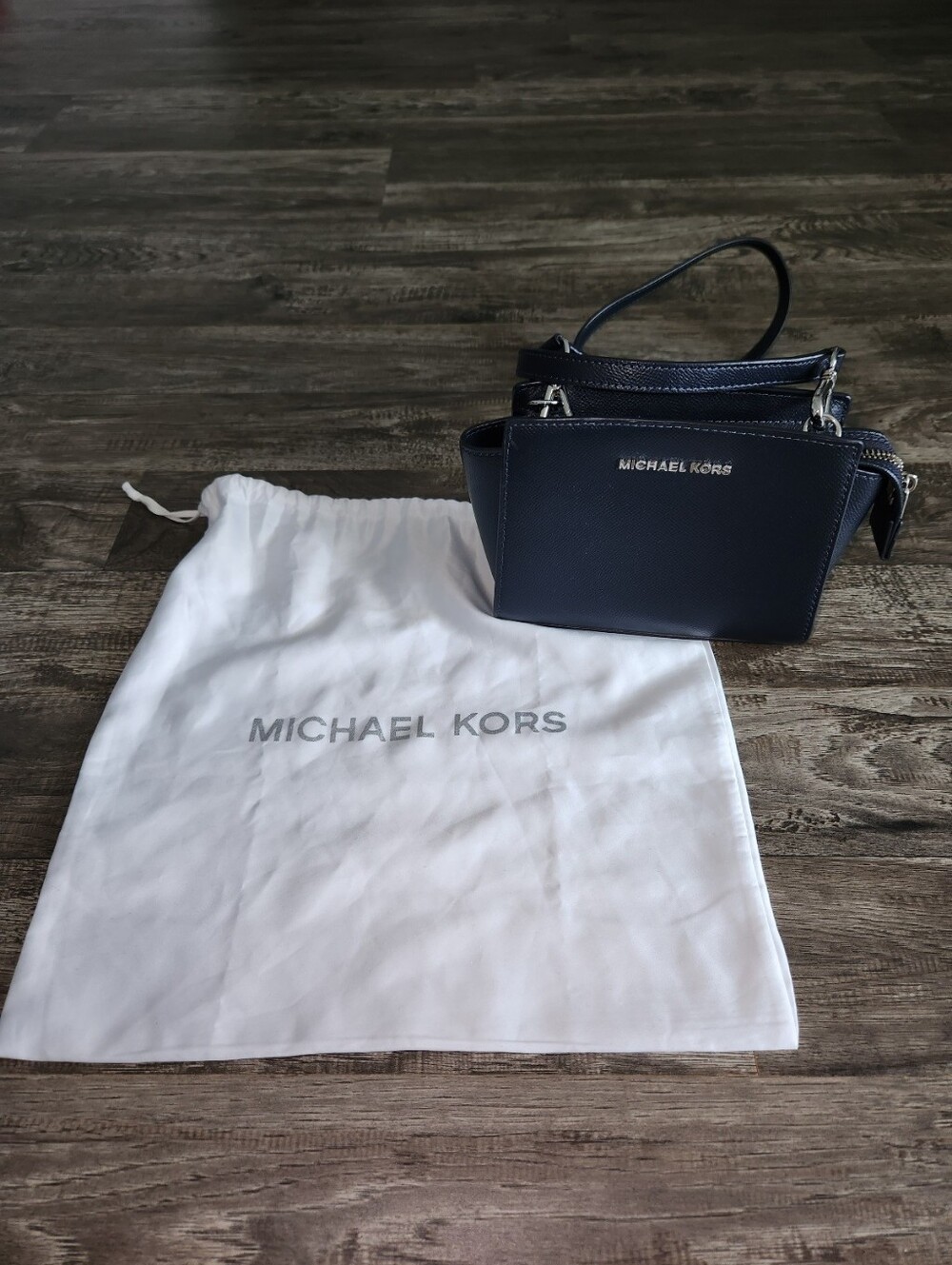 Michael Kors Mini Crossbody - Picture 3 of 10